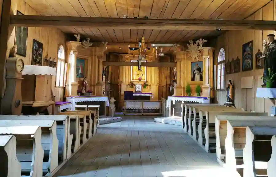 wnętrze Kościoła Matki Bożej Częstochowskiej na ulicy Kościeliskiej